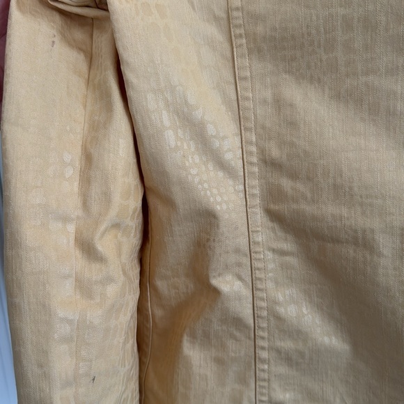 Chico's alligator gator imprint, Yellow Zip Up Jacket & 4 zip pockets. Size 0 - Picture 10 of 10